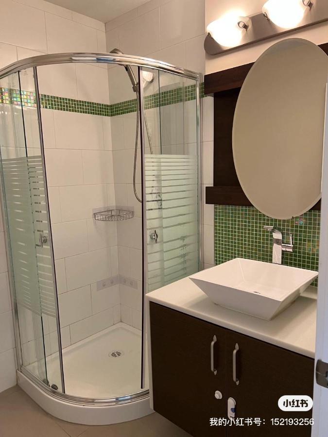 Spacious And Bright Large Suite With Separate Bathroom Ричмонд Экстерьер фото